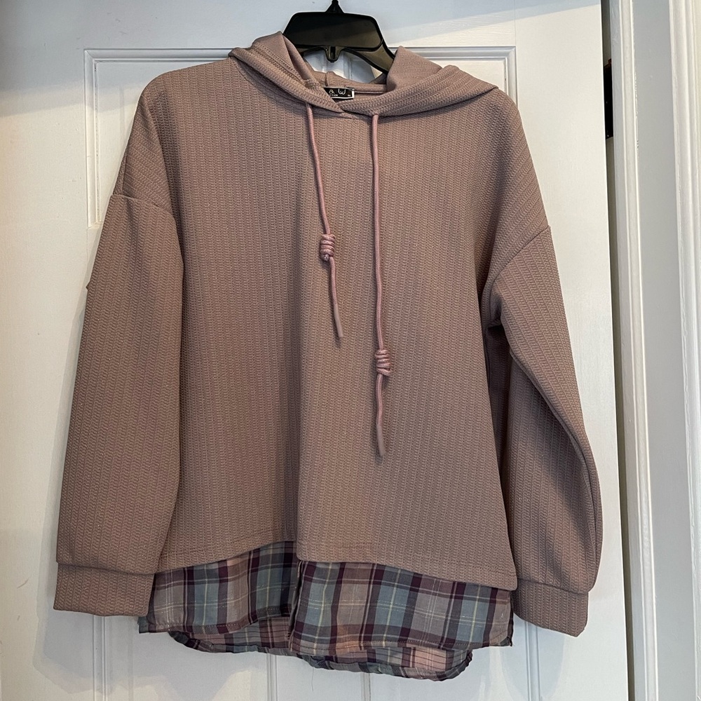 Women’s shiny hooded long sleeve shirt